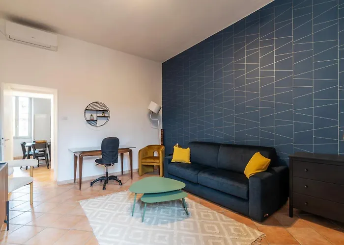 Guesthost - Lungotevere And Bright Apartment