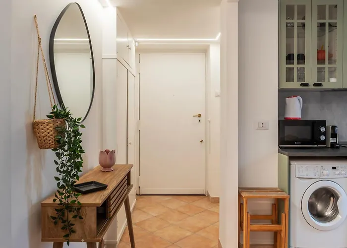 Guesthost - Lungotevere And Bright Apartment