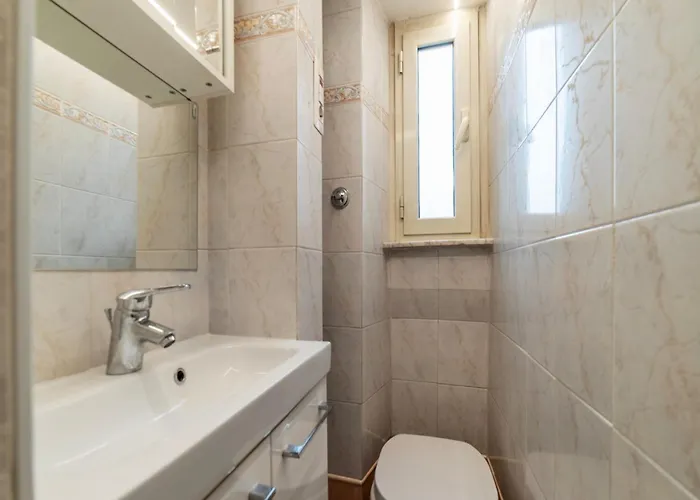 Guesthost - Lungotevere And Bright Apartment