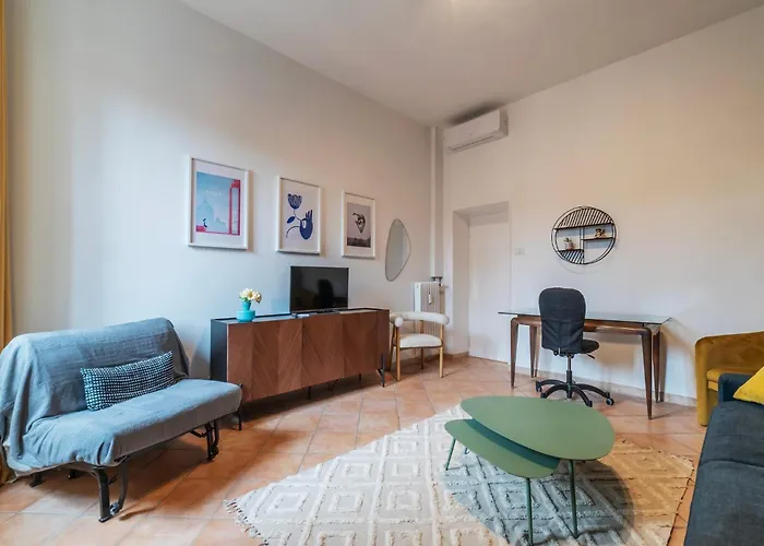 Guesthost - Lungotevere And Bright Apartment Rome