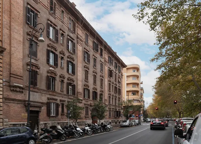 Guesthost - Lungotevere And Bright Rom